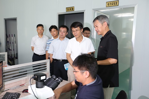 高新区党工委书记、管委会主任黄晓舟带队调研创新创业园企业